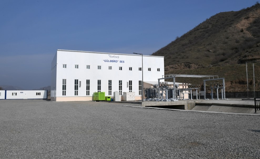 Başı vüqarlı AZAD LAÇIN